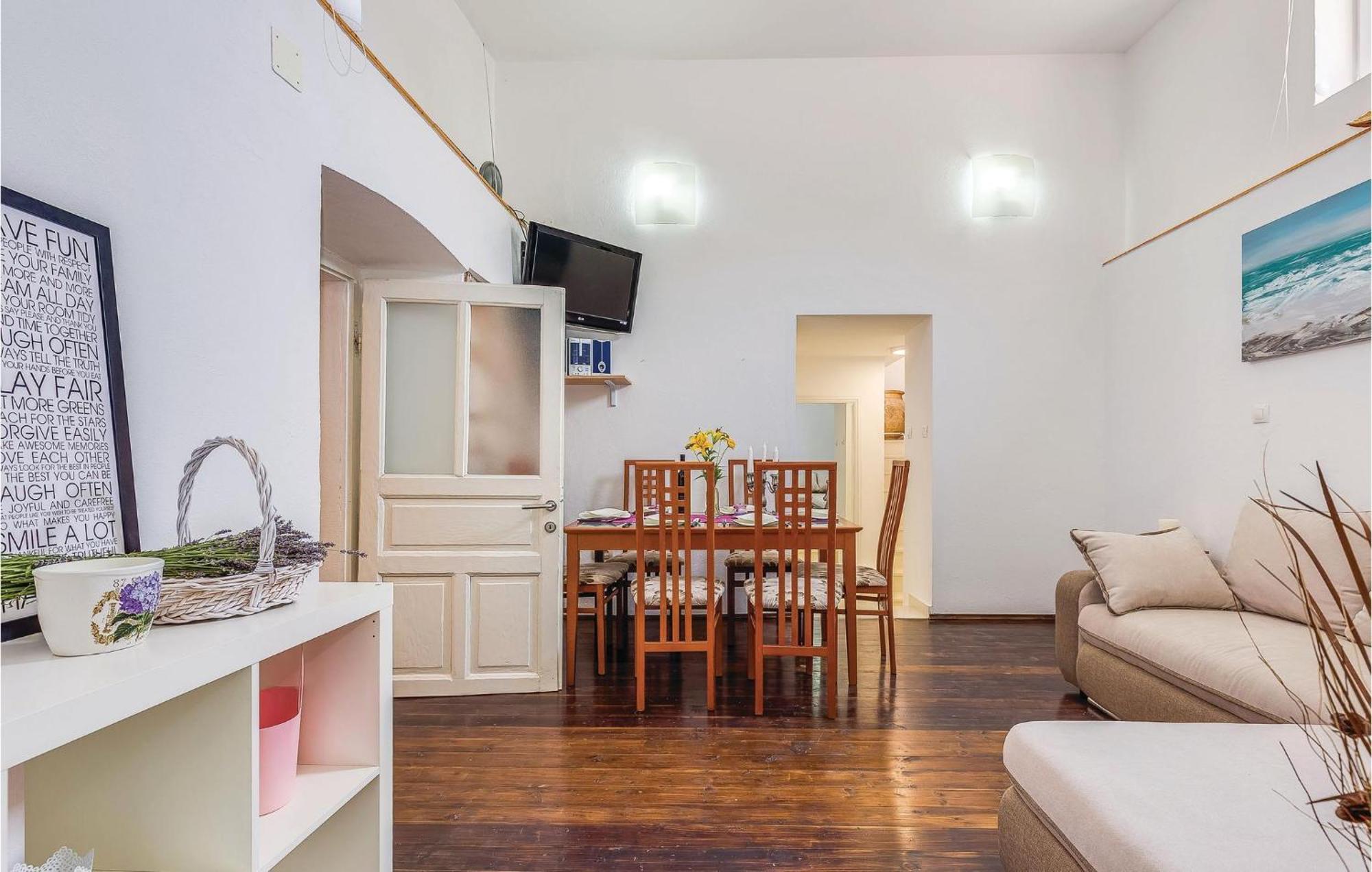 Nice Home In Grmani With Kitchen Šmrika Extérieur photo